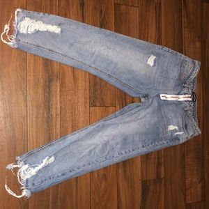 Light blue denim cropped jeans